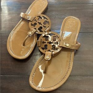 Excellent Tory burch Miller sandals (patent) tan - size 9